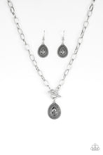 Load image into Gallery viewer, Sheen Queen Short Silver Necklace
