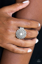 Load image into Gallery viewer, Paparazzi Daringly Daisy White Floral Ring
