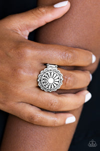 Paparazzi Daringly Daisy White Floral Ring