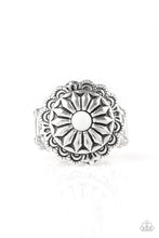 Load image into Gallery viewer, Paparazzi Daringly Daisy White Floral Ring
