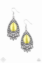 Load image into Gallery viewer, Fashion Fix Glimpses of Malibu April 2019 Yellow Complete Trend Blend

