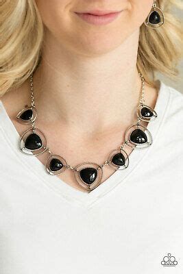 Paparazzi - Make a Point Pyramid Shape Necklace - Choose from Black, Green or Yellow