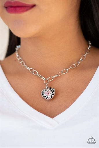 Paparazzi -No Love Lost - Heart Pendant with Rhinestone in Pink, Red, Silver