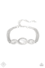 Load image into Gallery viewer, Timeless Metropolitan White Rhinestone Clasp Bracelet
